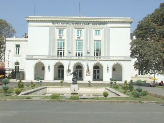 Disponibilizaţii de la Danovski rămân colaboratorii teatrului